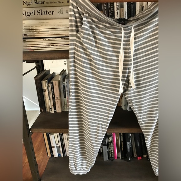 EUC J. Crew Dreamy Grey and White Striped Jogger Lounge Pant with Drawstring M - Picture 4 of 12